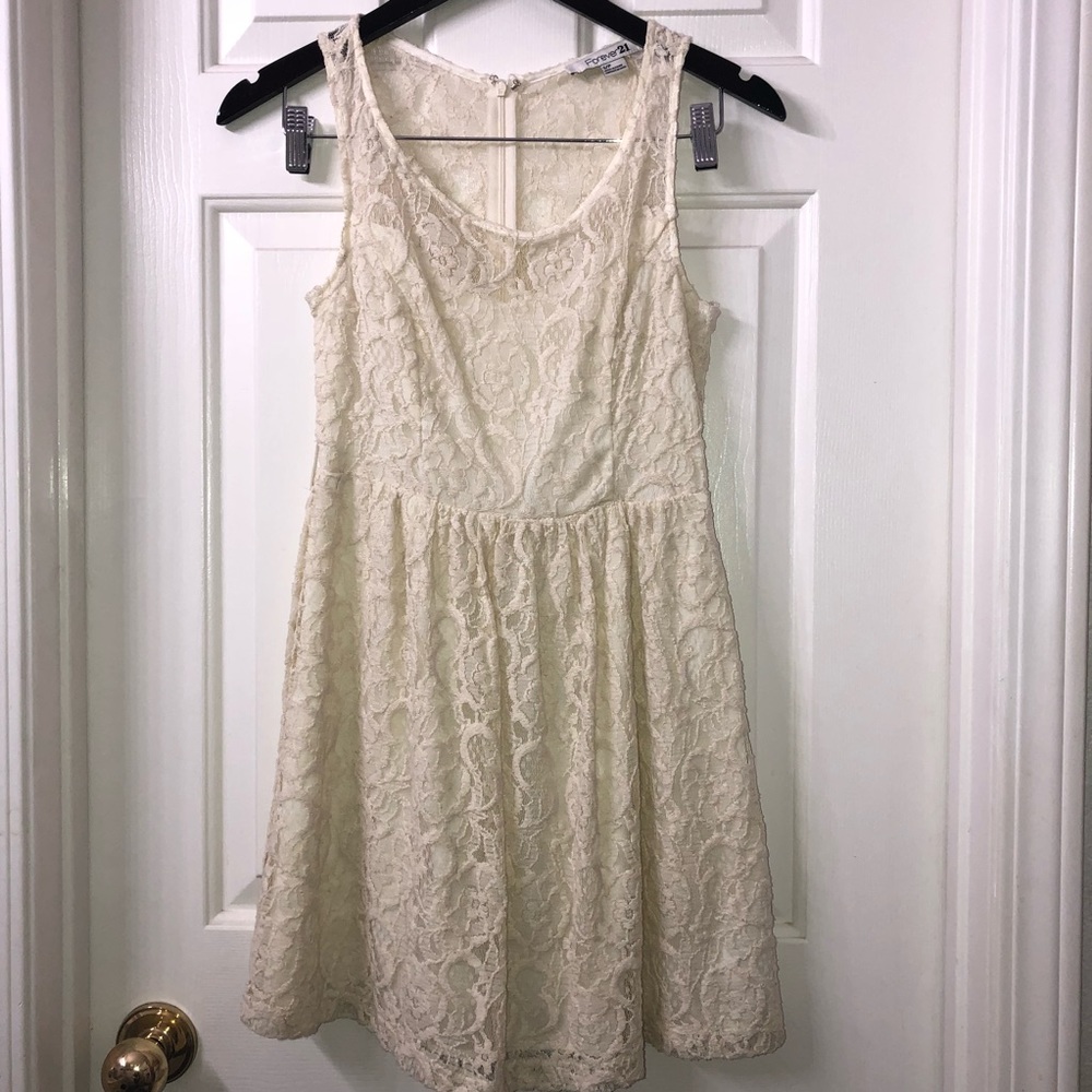 Cream lace dress Small